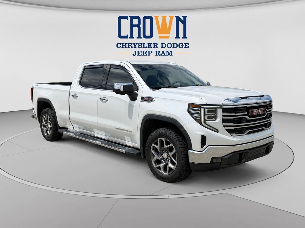 2022 GMC Sierra 1500 SLT in White Frost Tricoat — front three-quarter view
