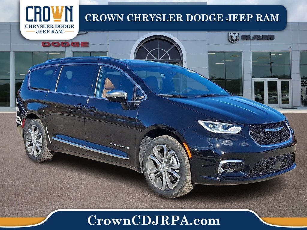 2026 Chrysler Pacifica Pinnacle in Diamond Black Crystal Pearlcoat — front three-quarter view