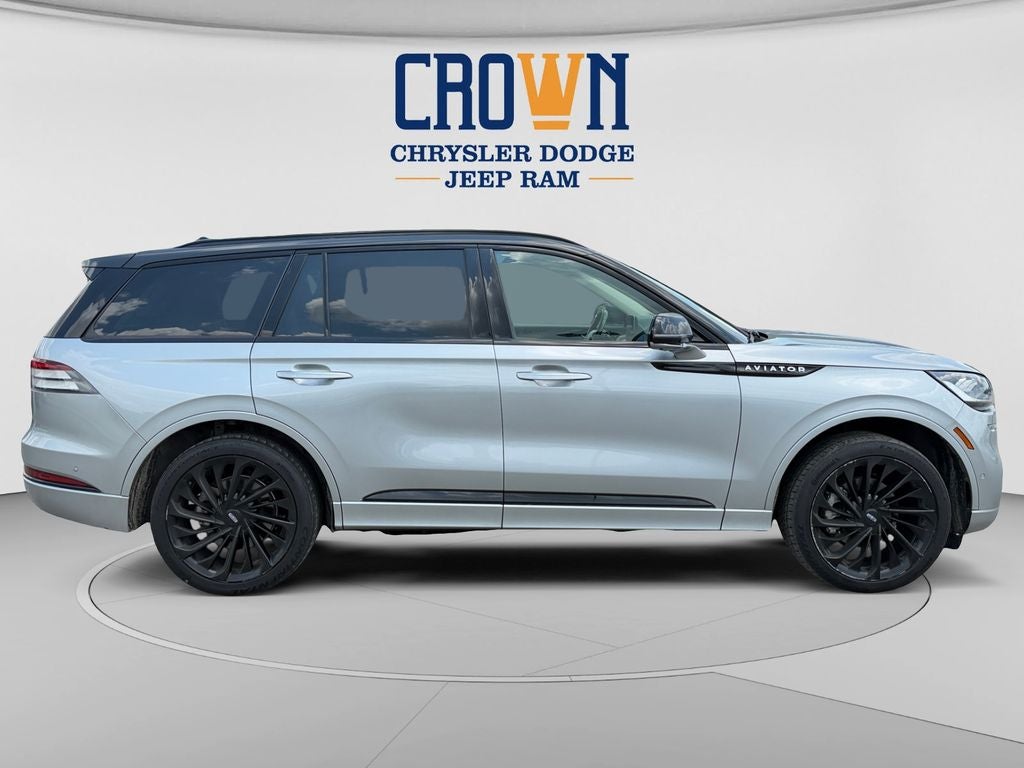 2023 Lincoln Aviator — side profile view