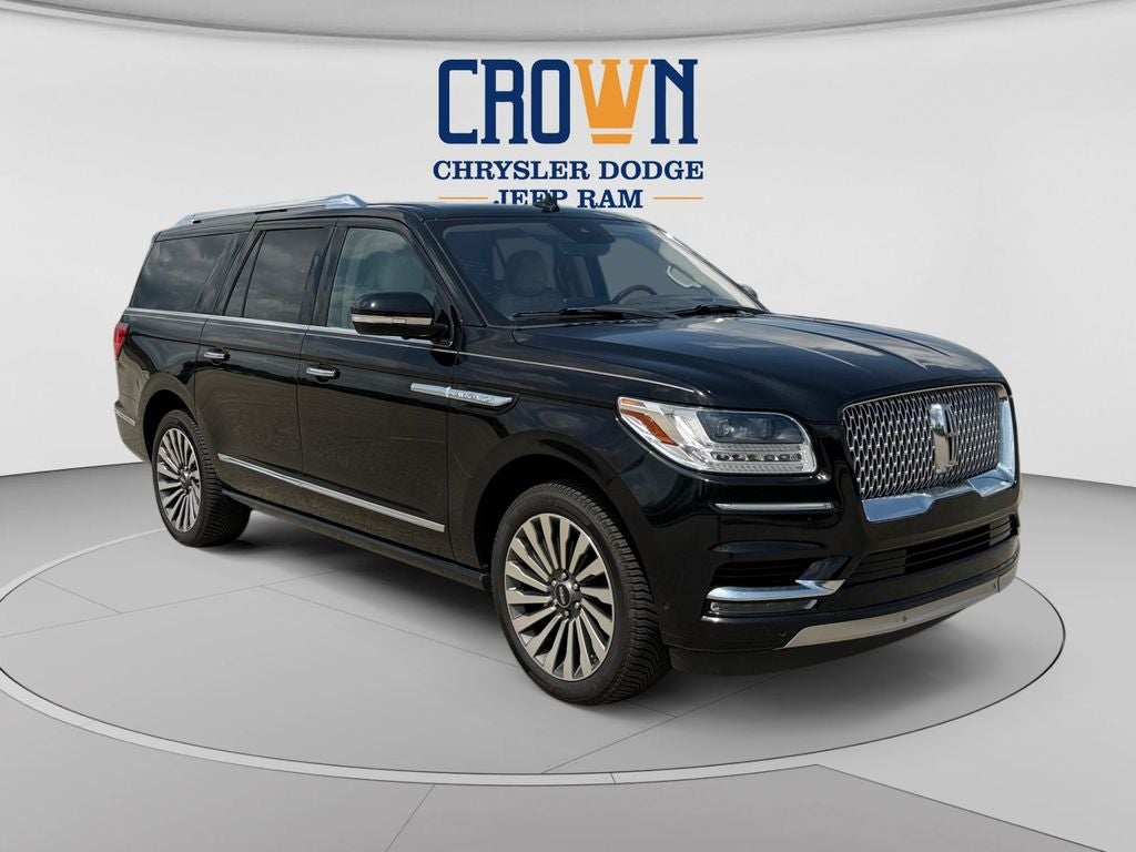 2019 Lincoln Navigator L Reserve in Black Metallic — front three-quarter view