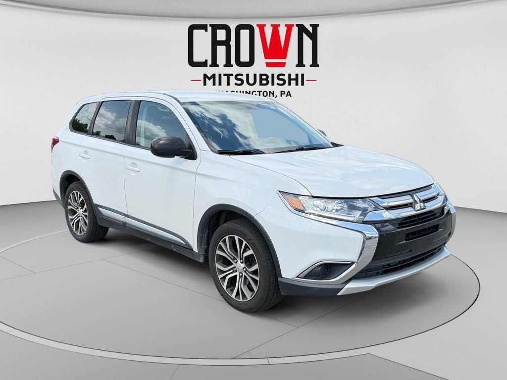 2018 Mitsubishi Outlander ES in Diamond White Pearl — front three-quarter view