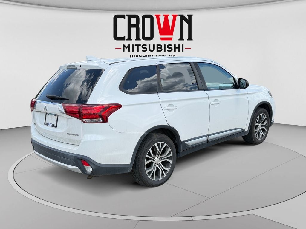 2018 Mitsubishi Outlander — rear three-quarter view
