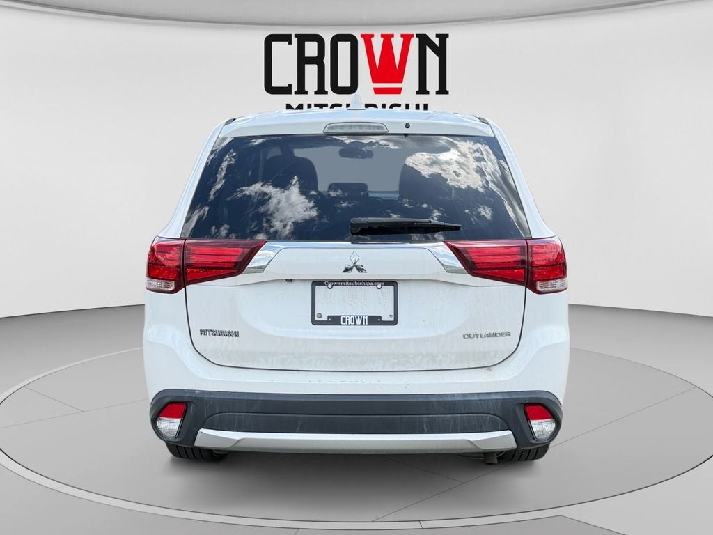 2018 Mitsubishi Outlander — interior view